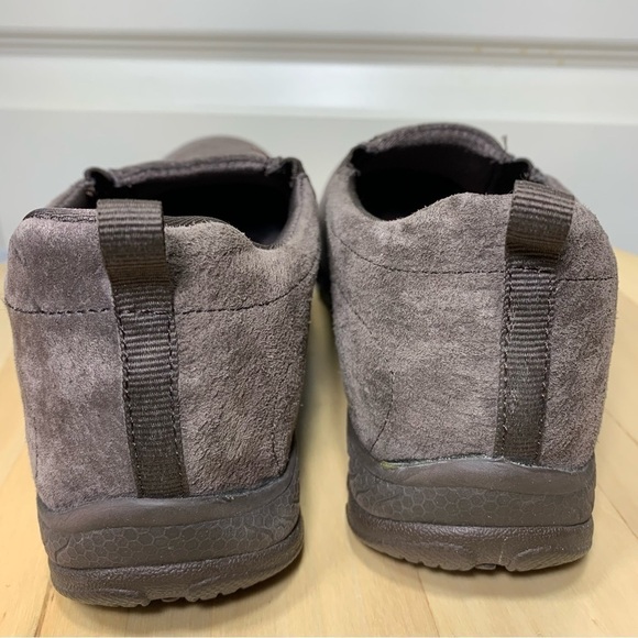 SKECHERS outdoor active brown slip on shoes suede comfort memory foam walking 7 - Picture 12 of 14